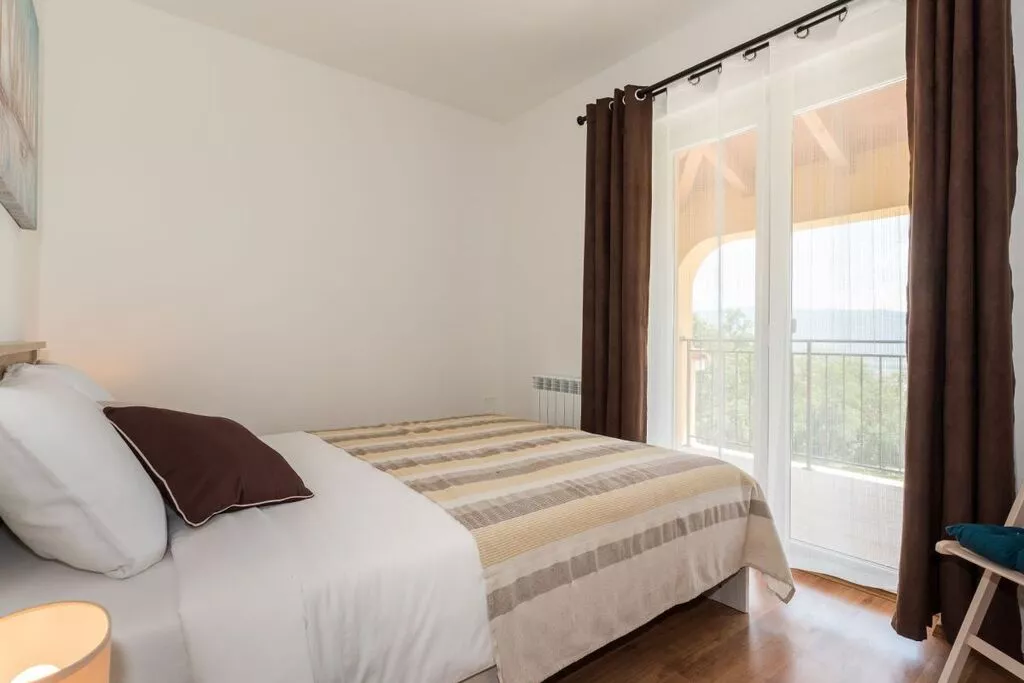 239965-Bedroom