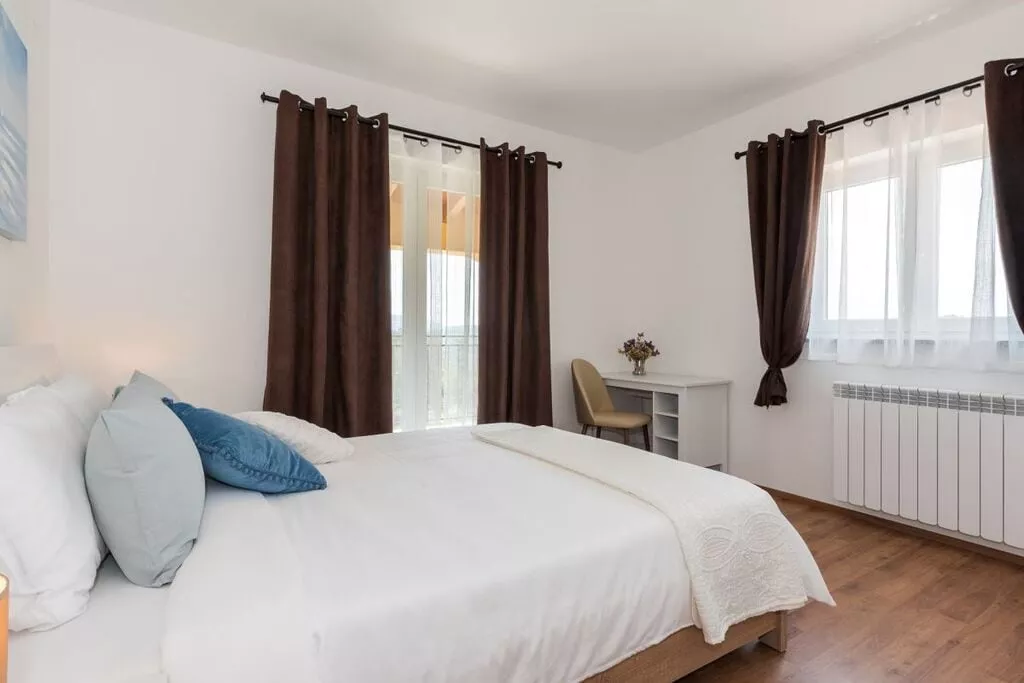 239965-Bedroom