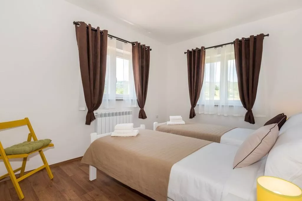 239965-Bedroom