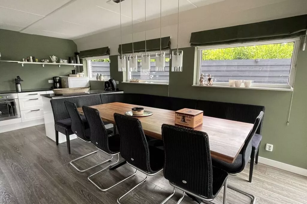 235431-Dining room