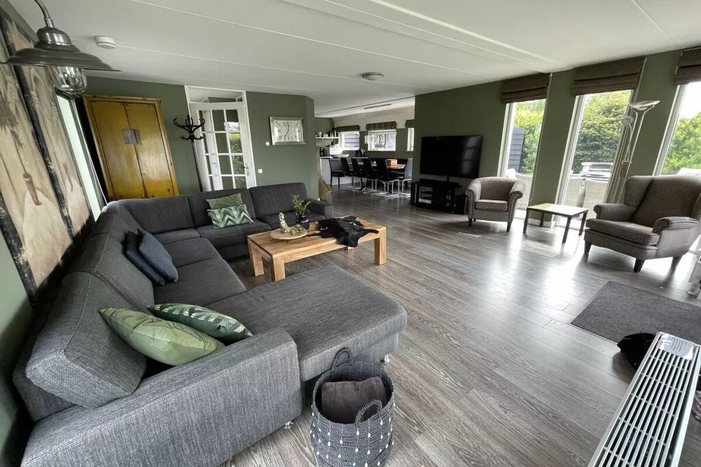 235431-Dining room