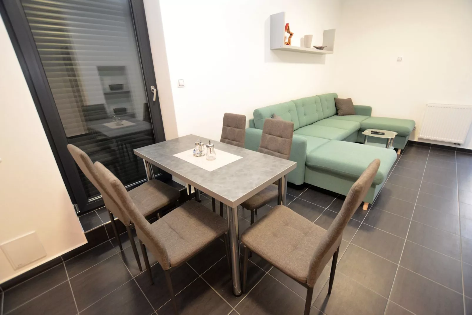 Simon-Dining room