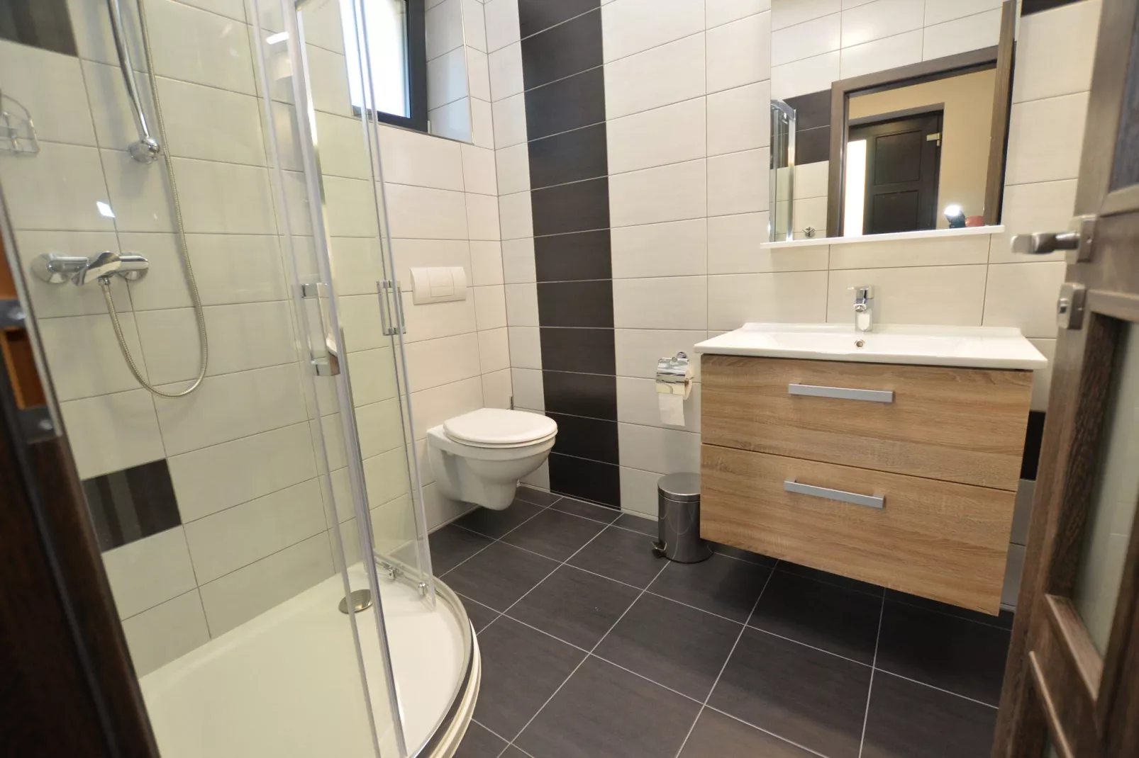 Simon-Bathroom