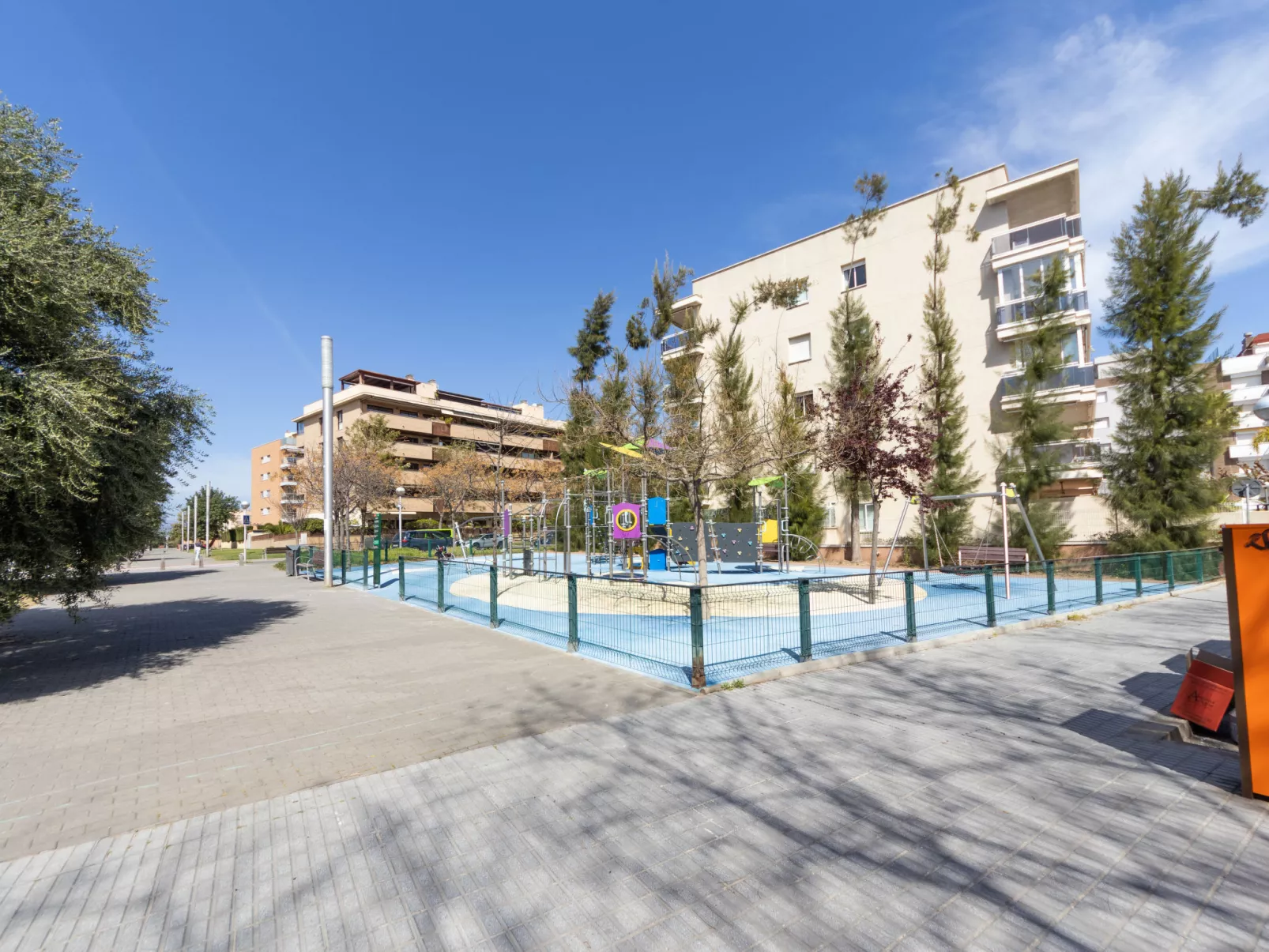 Aurelia-Outside