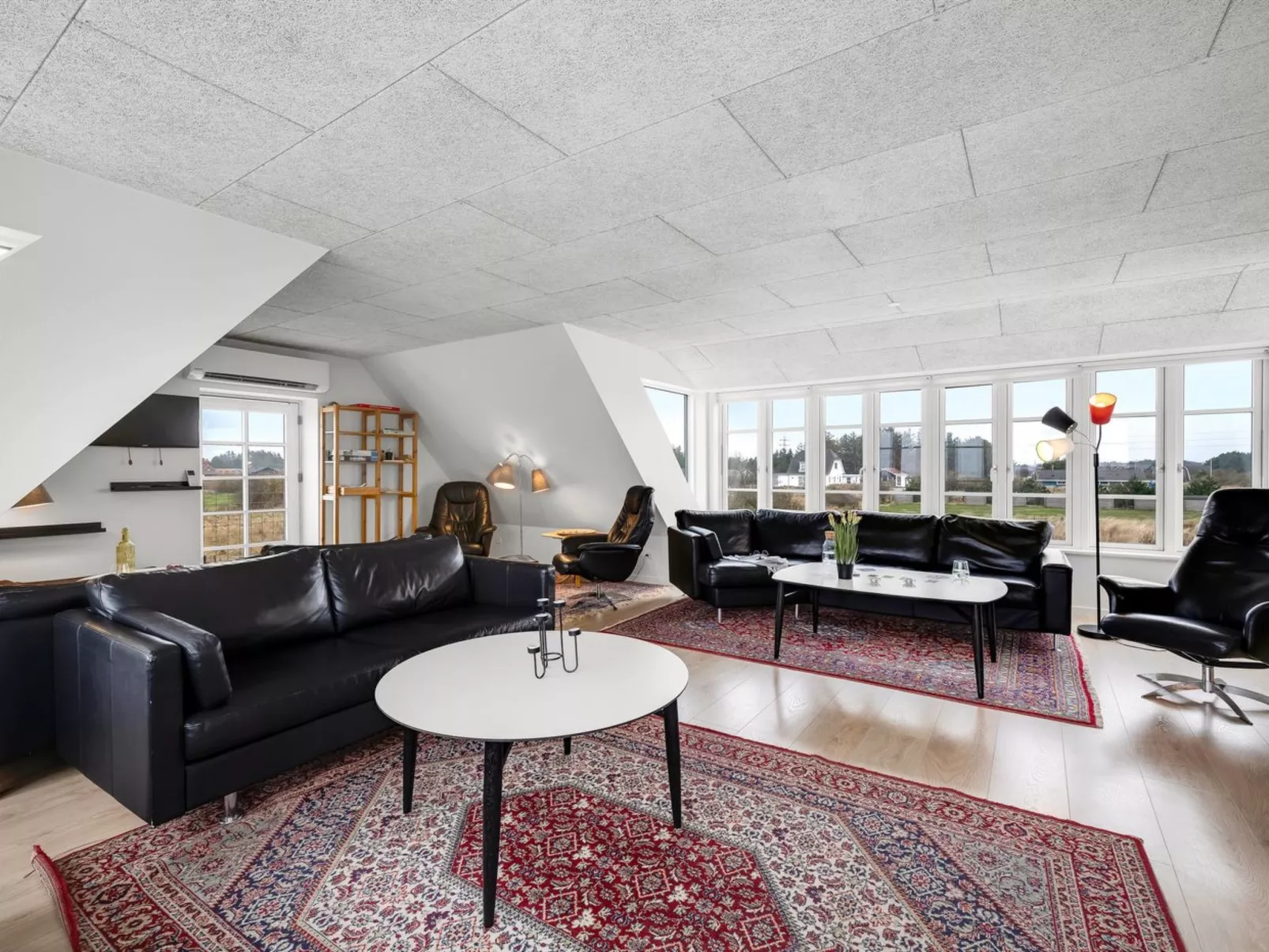 "Nafne" - 1.2km from the sea-Drinnen