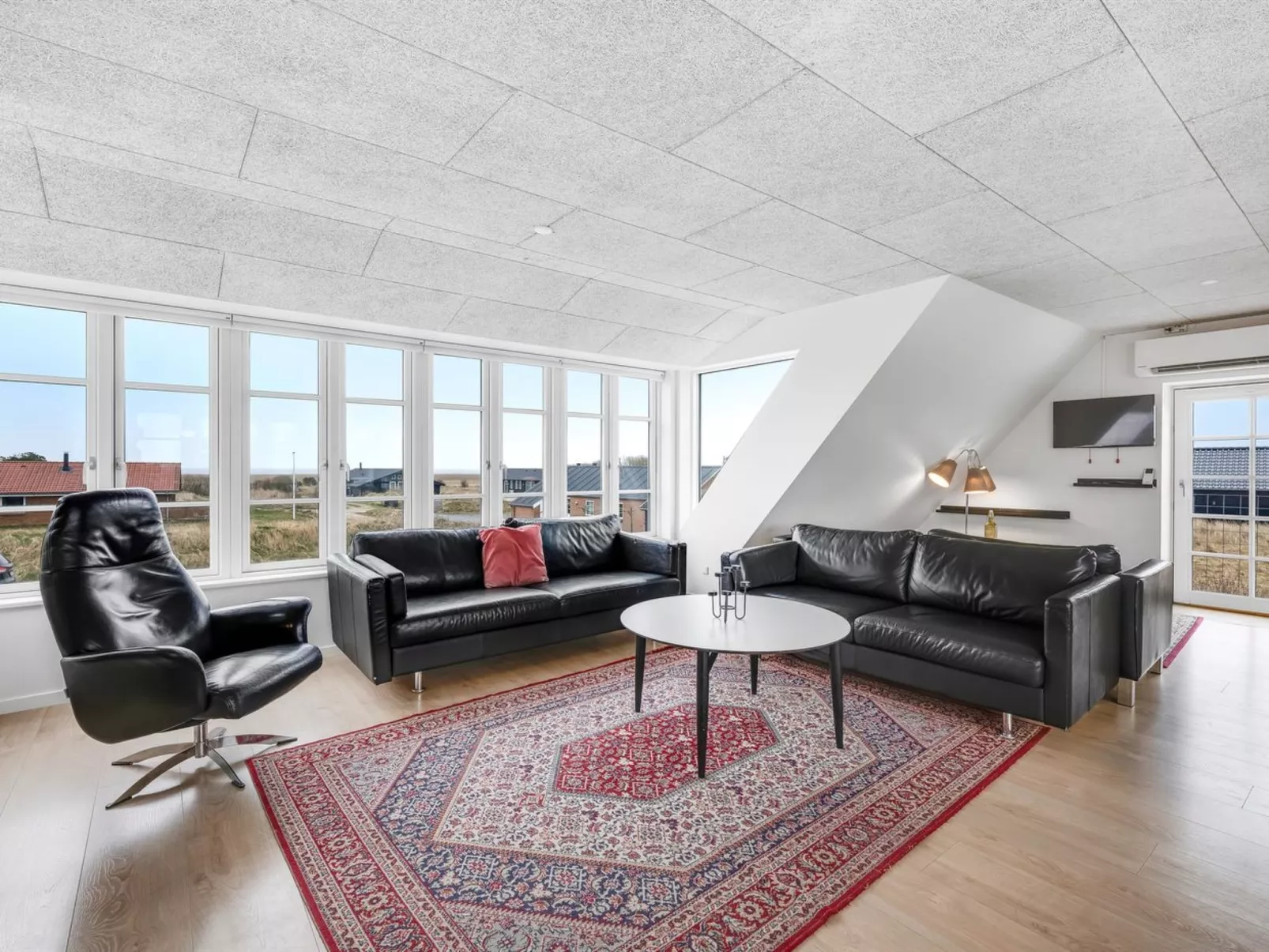 "Nafne" - 1.2km from the sea-Drinnen