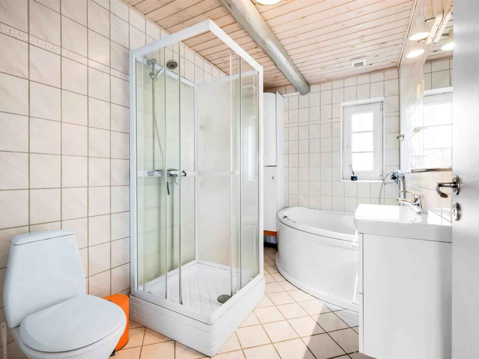 "Nafne" - 1.2km from the sea-Drinnen
