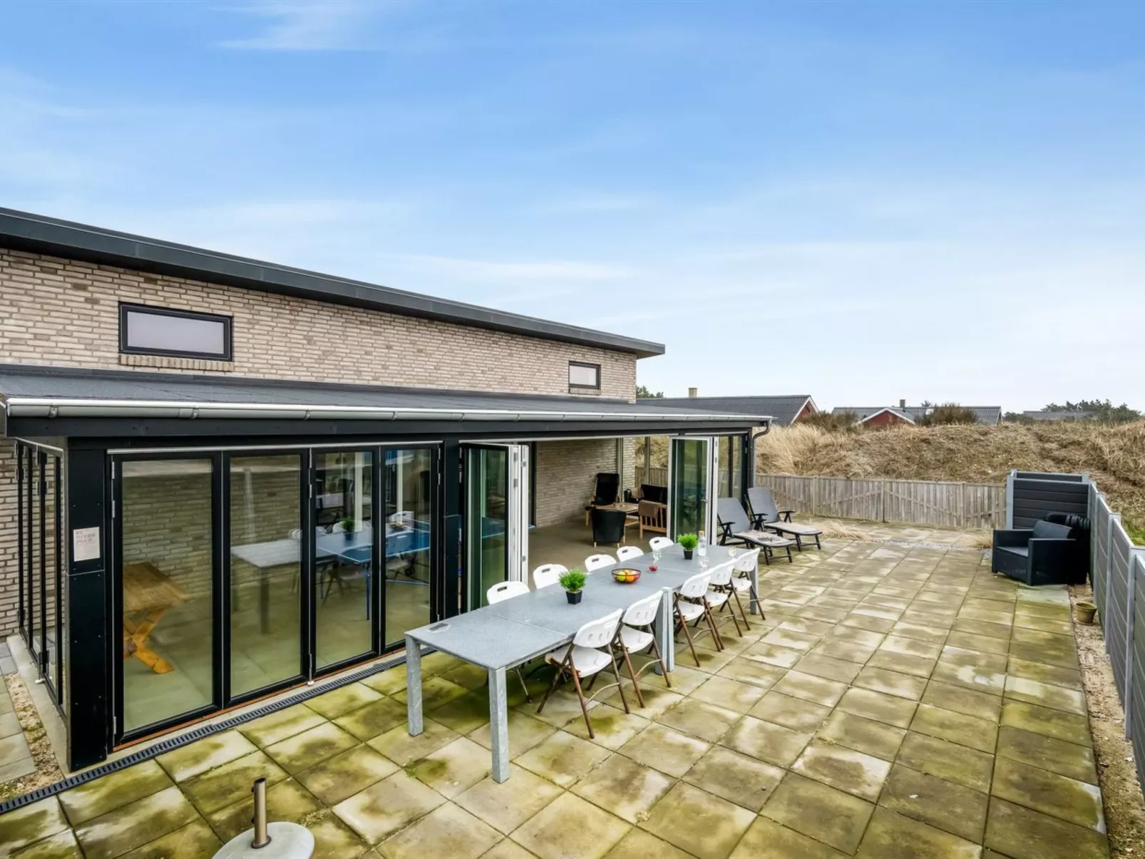"Clarabelle" - 1.2km from the sea-Draußen