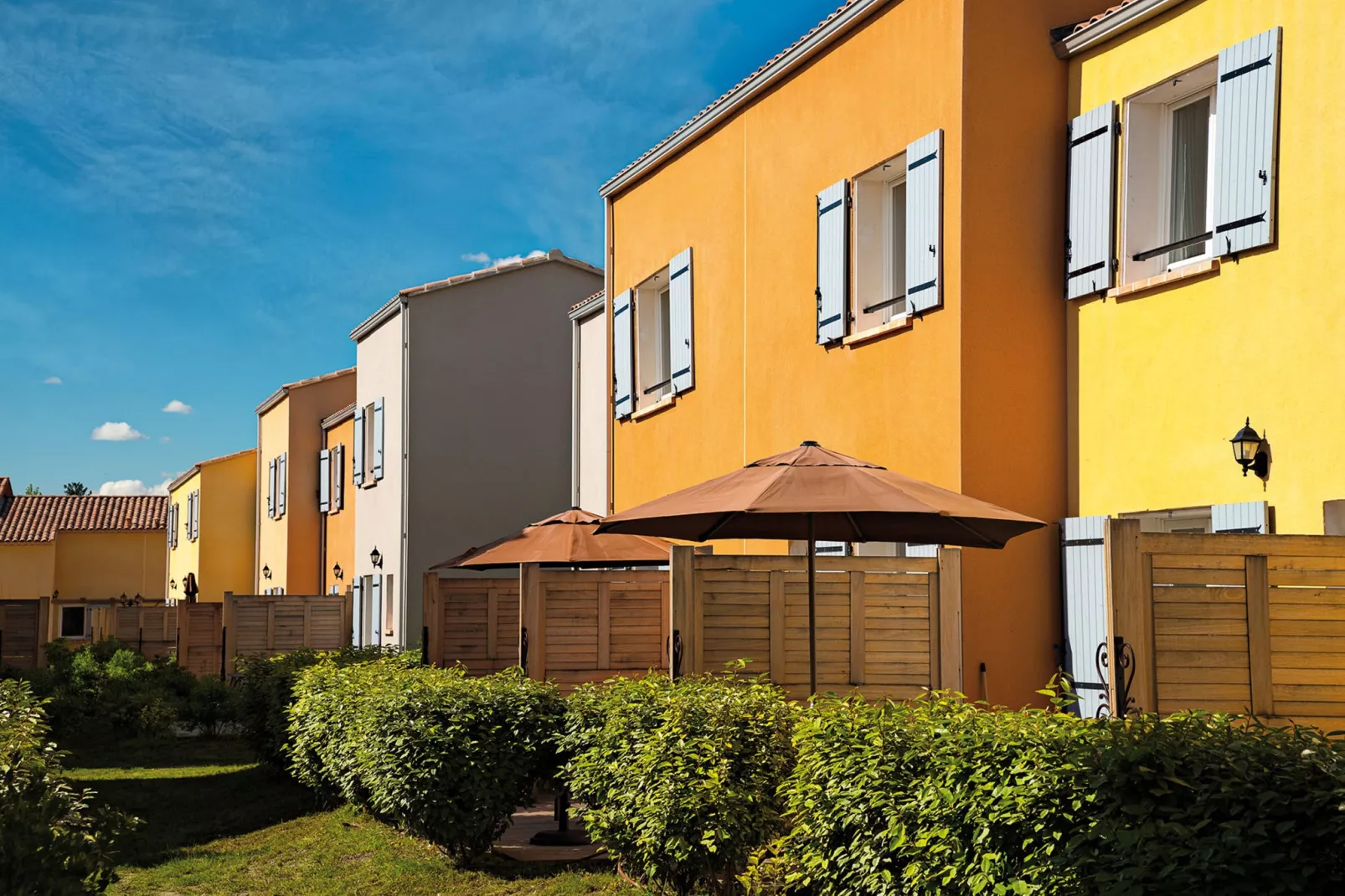 L'oustau de Sorgue 3-Exterior summer
