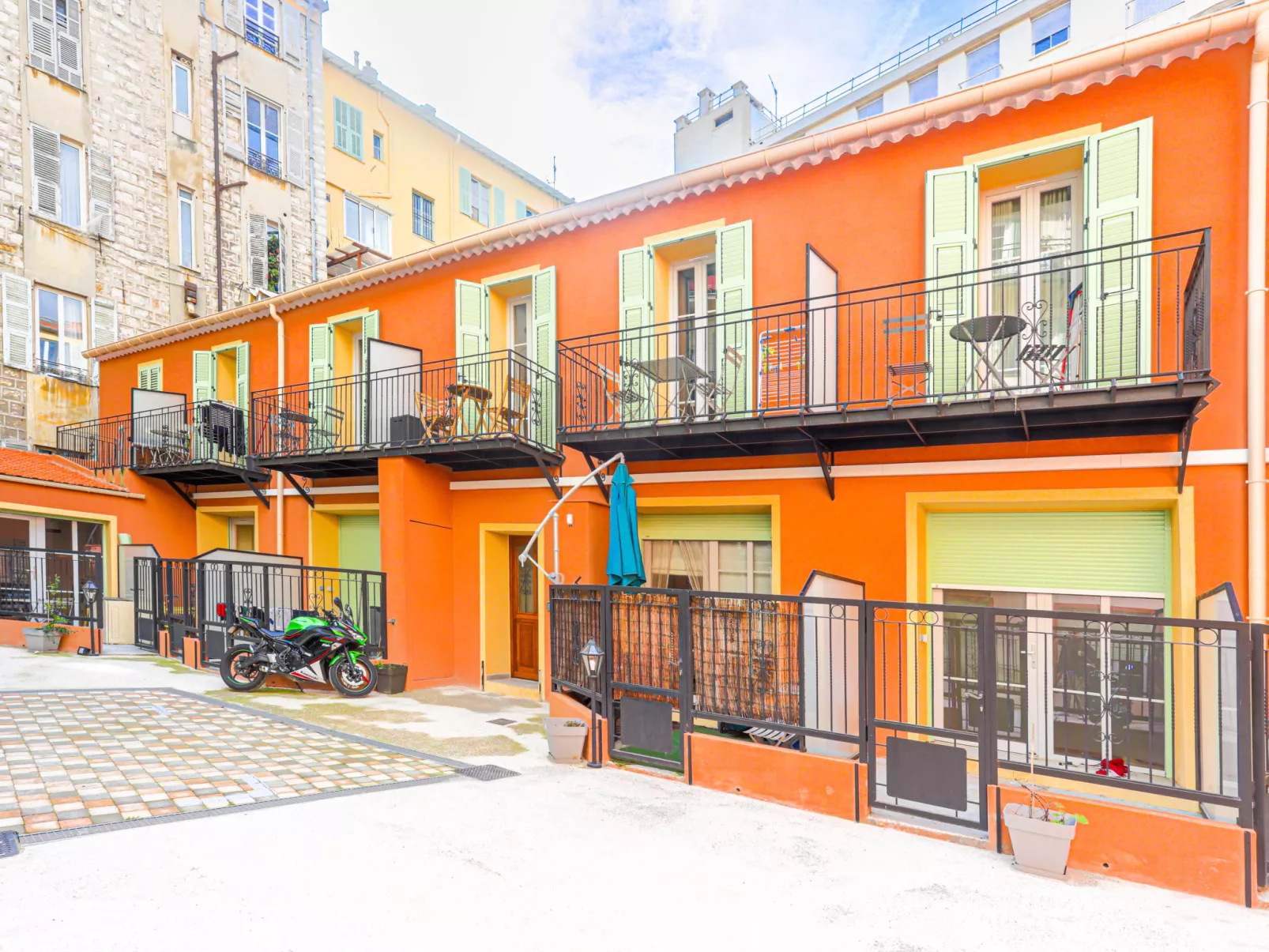 Patio Delille-Outside