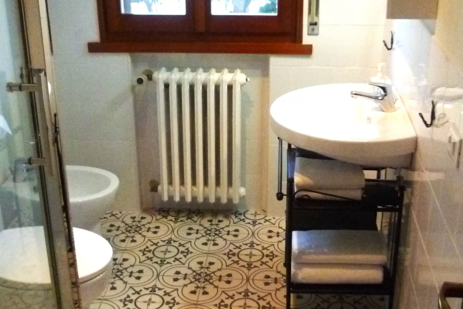 Venturi Cherry-Bathroom