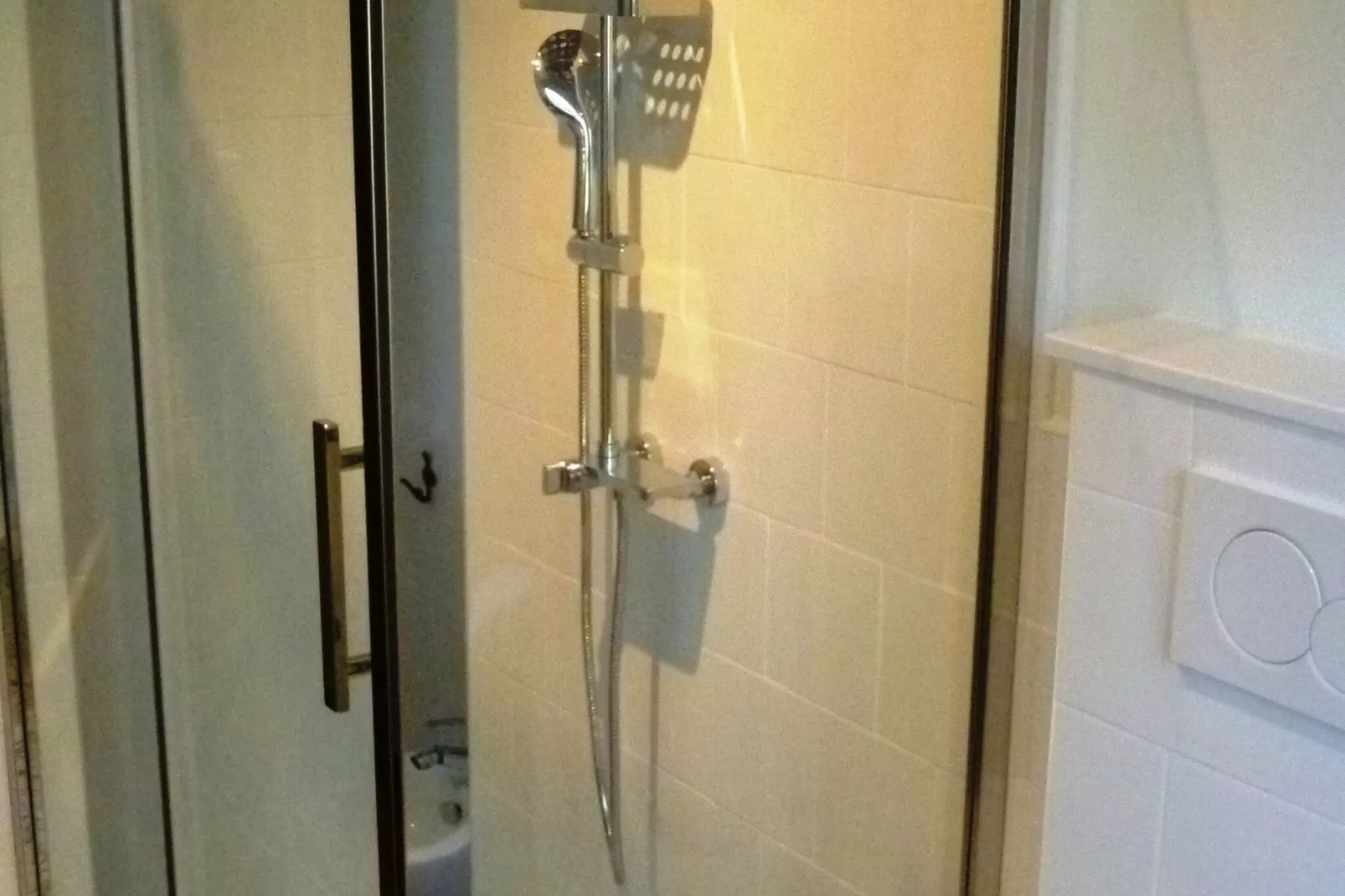 Venturi Cherry-Bathroom