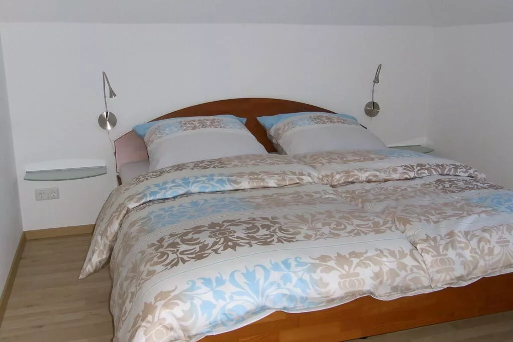 293393-Bedroom