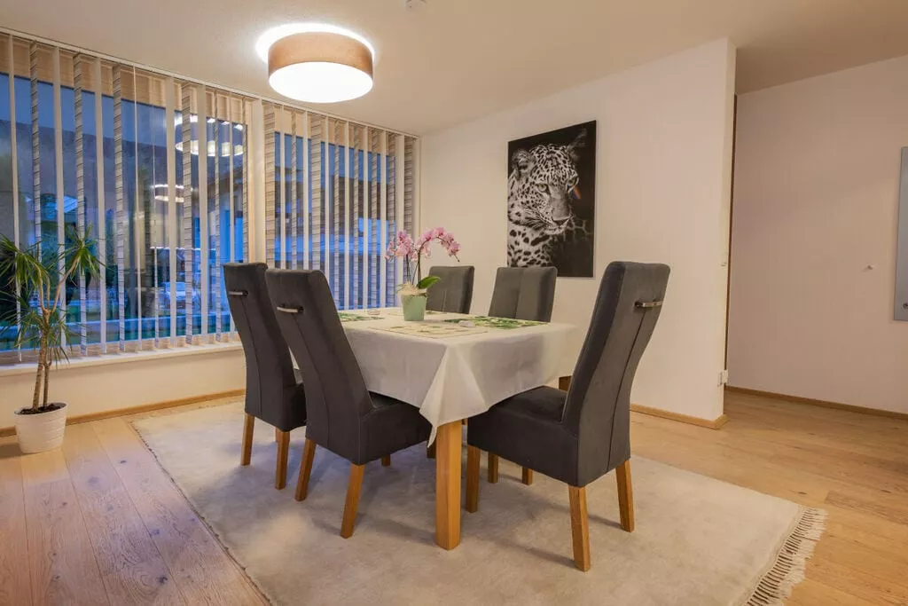 244818-Dining room