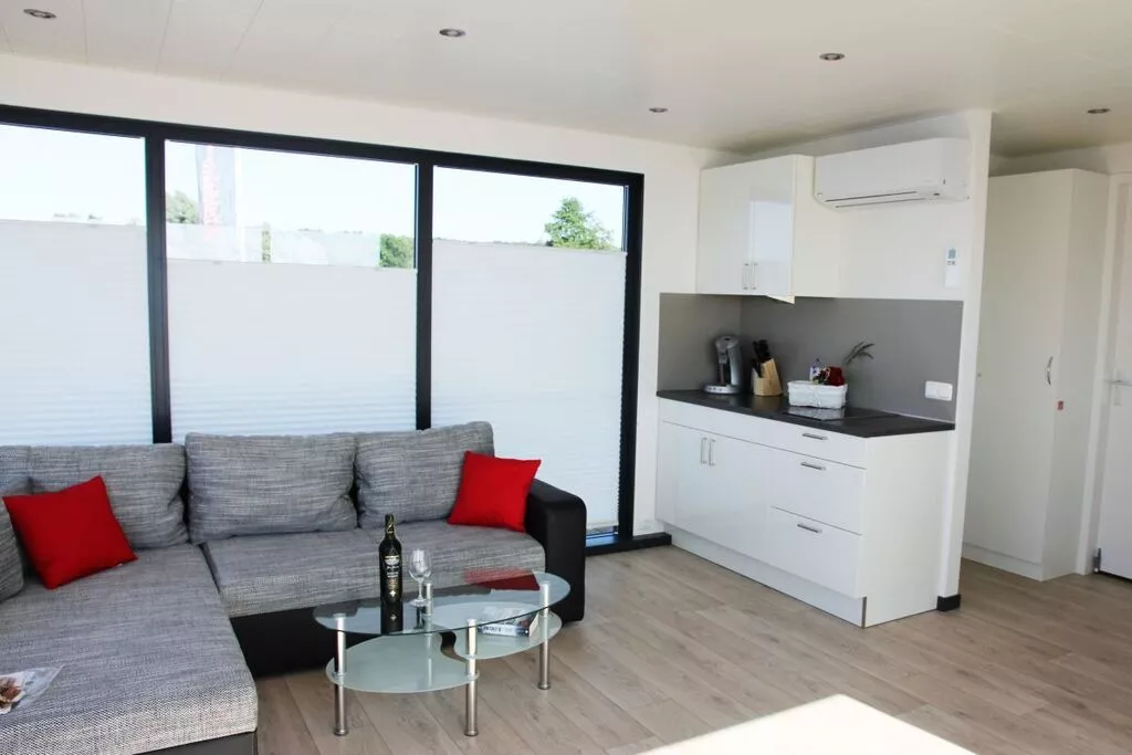 235253-Living room