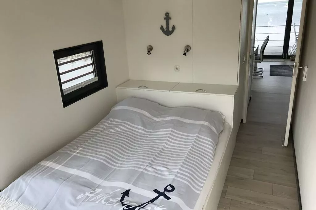 235253-Bedroom