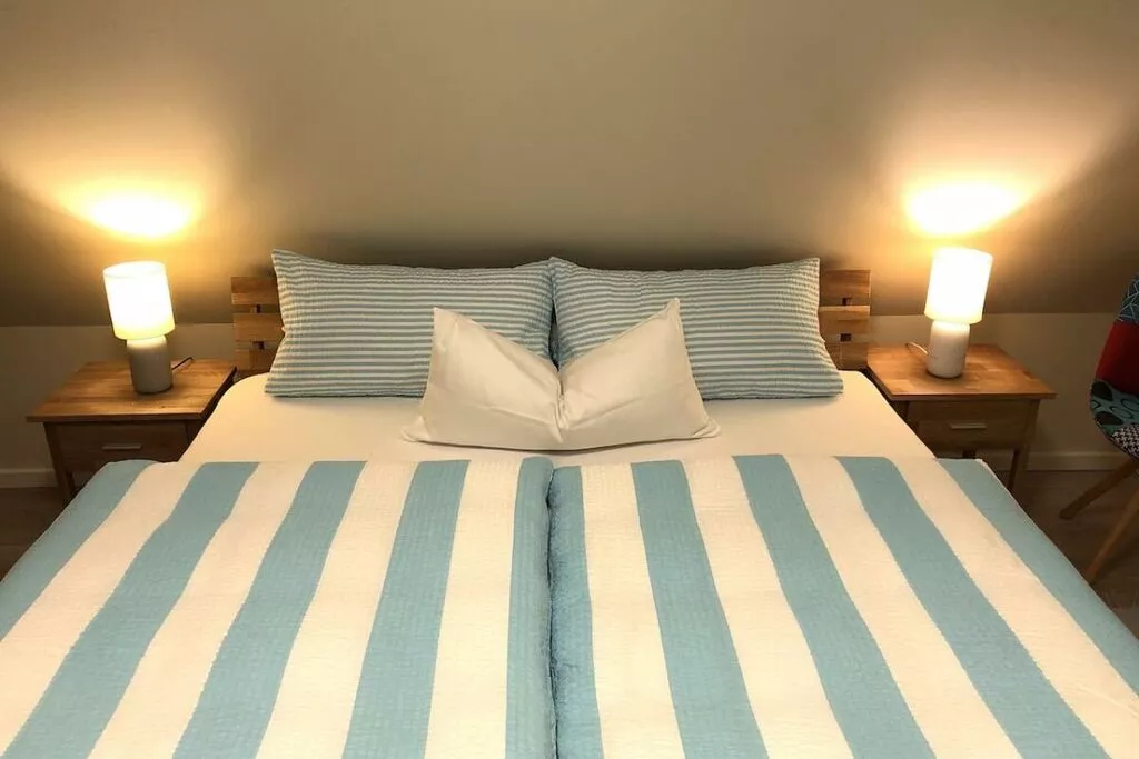237924-Bedroom