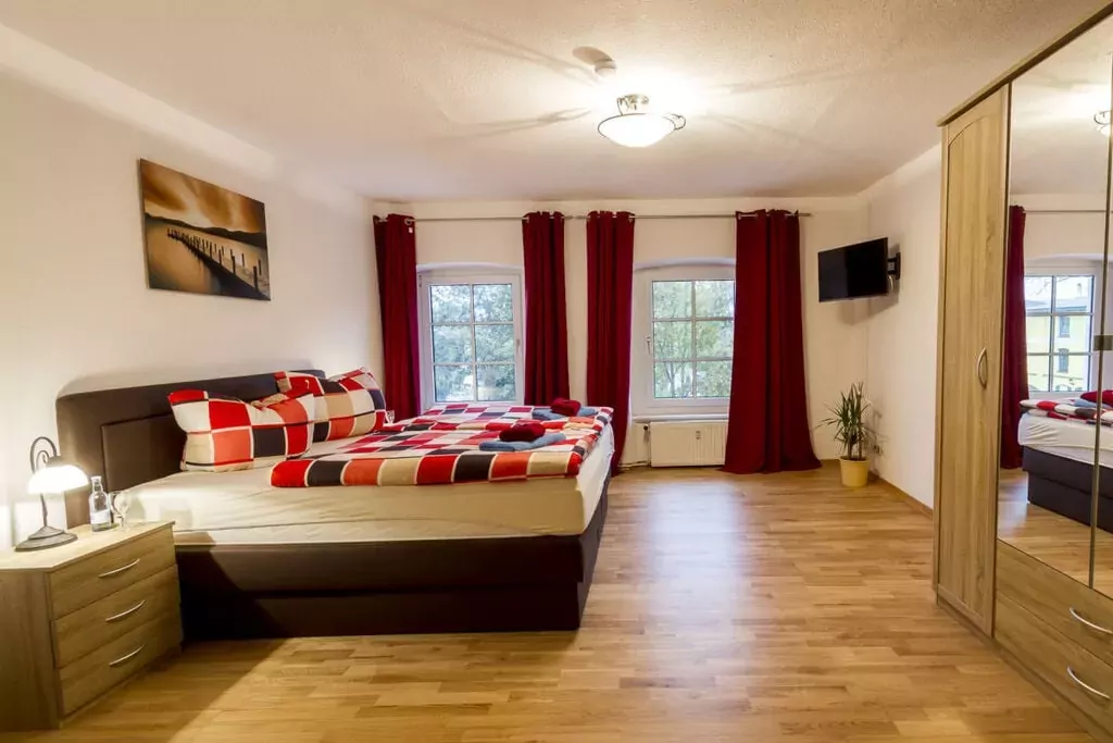 211877-Bedroom