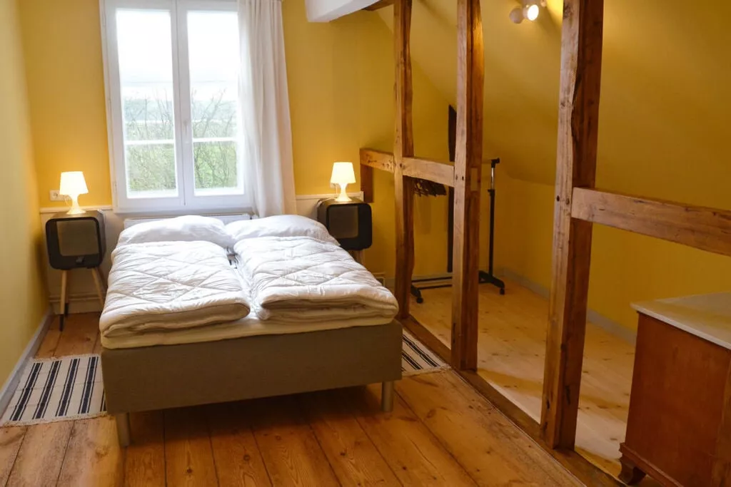 219705-Bedroom
