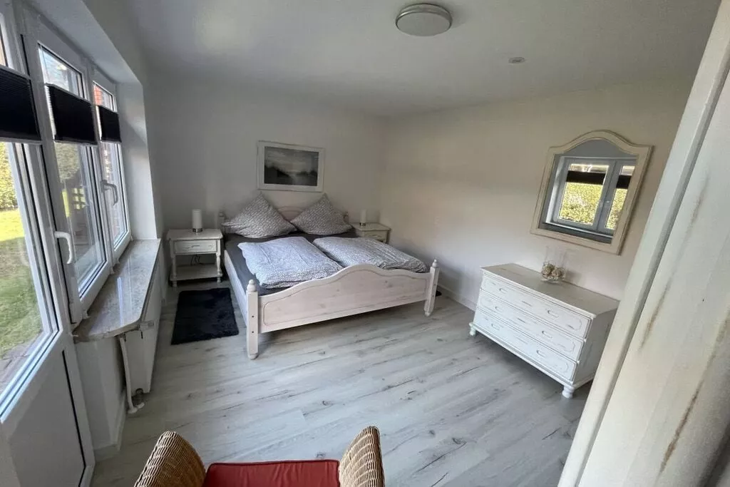 438371-Bedroom