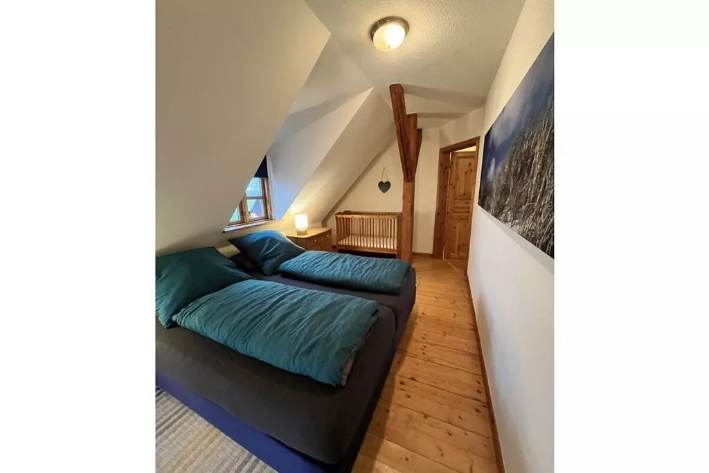 228653-Bedroom