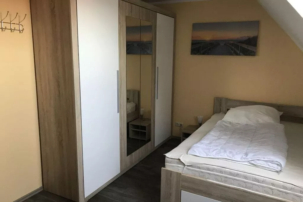 237207-Bedroom