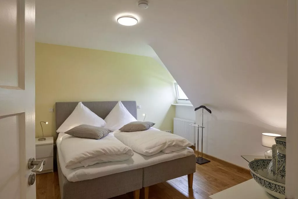 201433-Bedroom