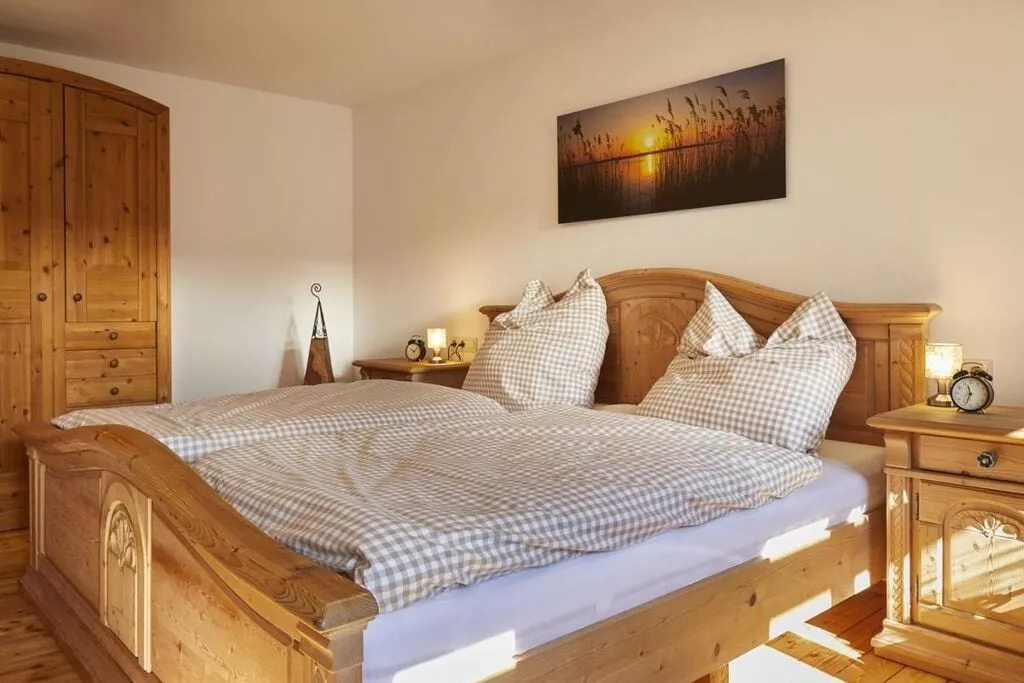 243554-Bedroom