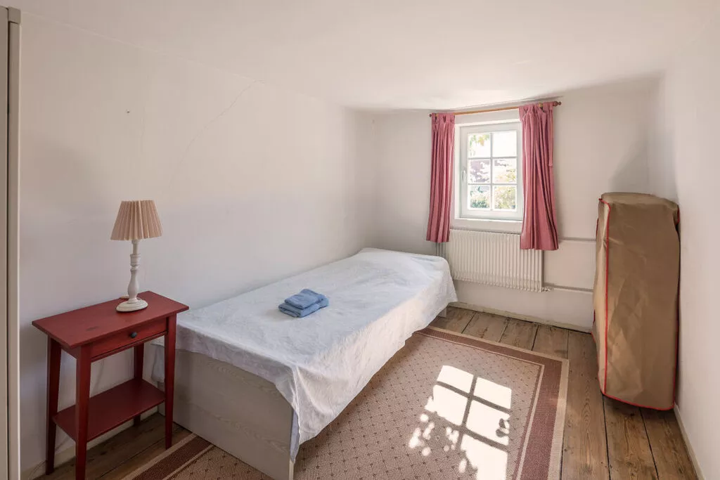 119237-Bedroom