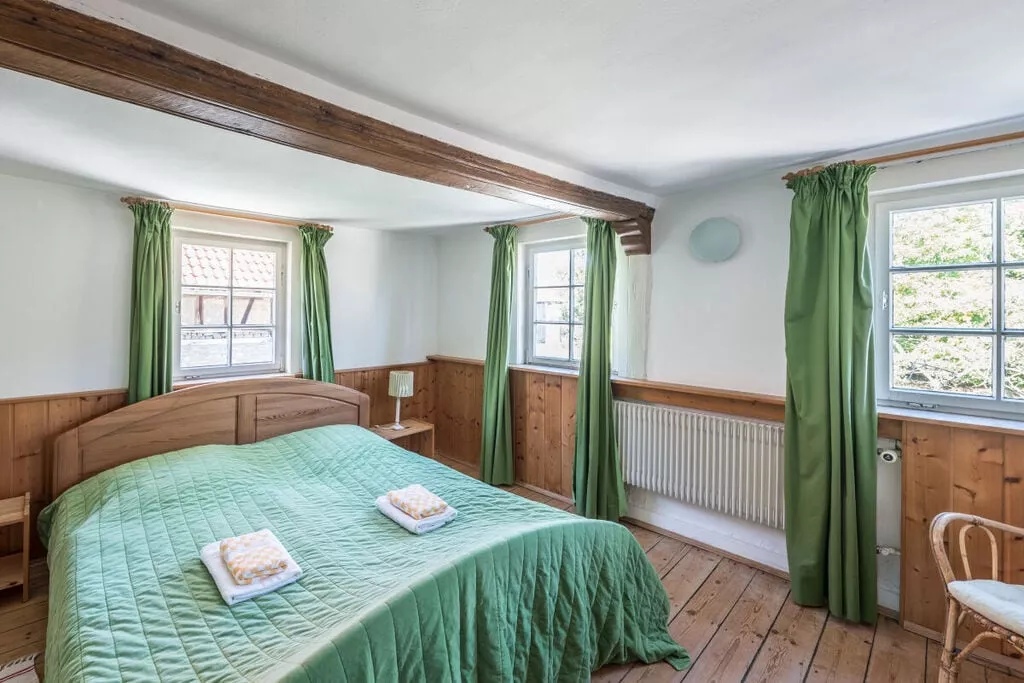 119237-Bedroom