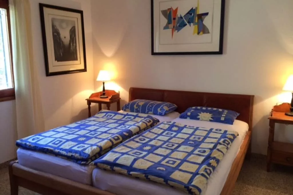 234044-Bedroom