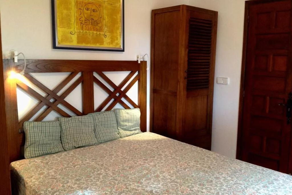 234044-Bedroom