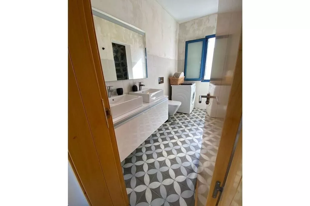 236403-Bathroom
