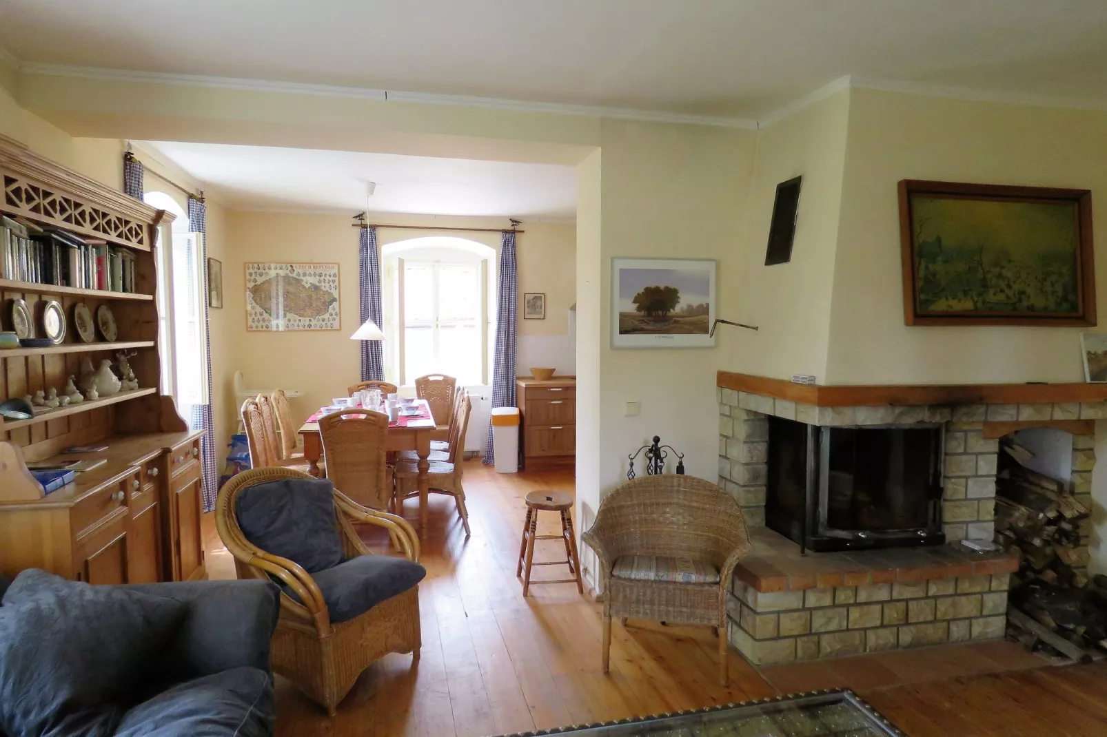 Fara-Living room