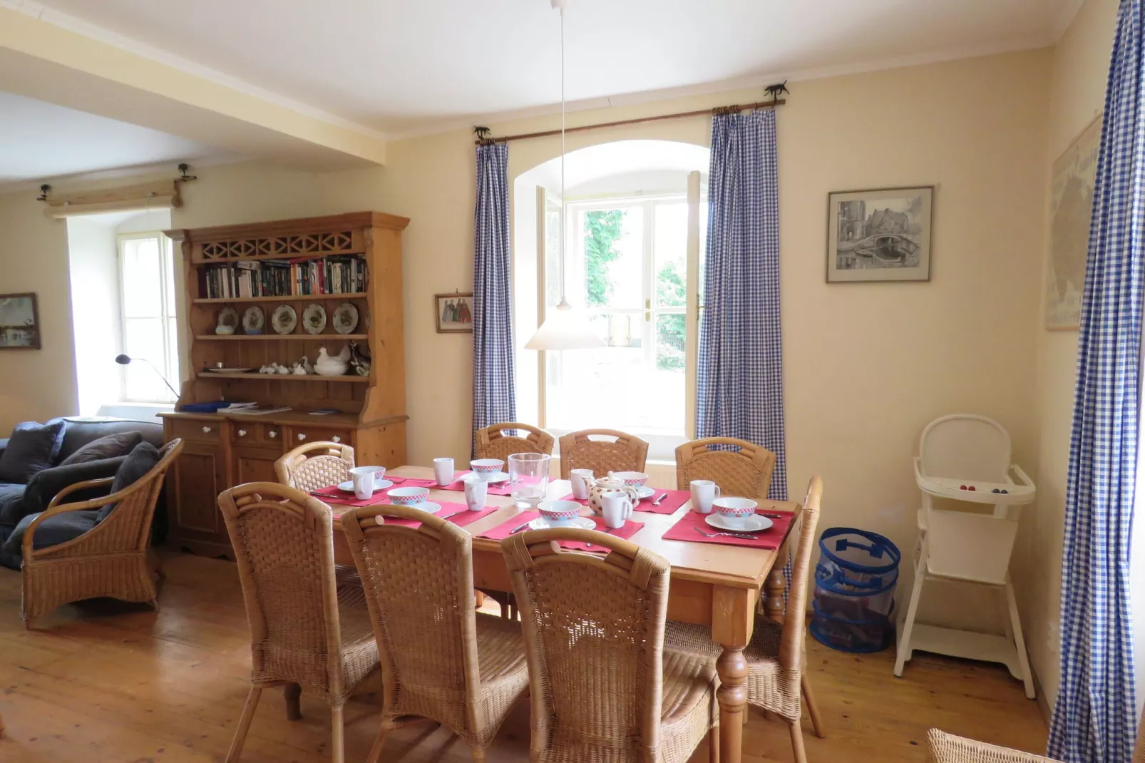 Fara-Dining room