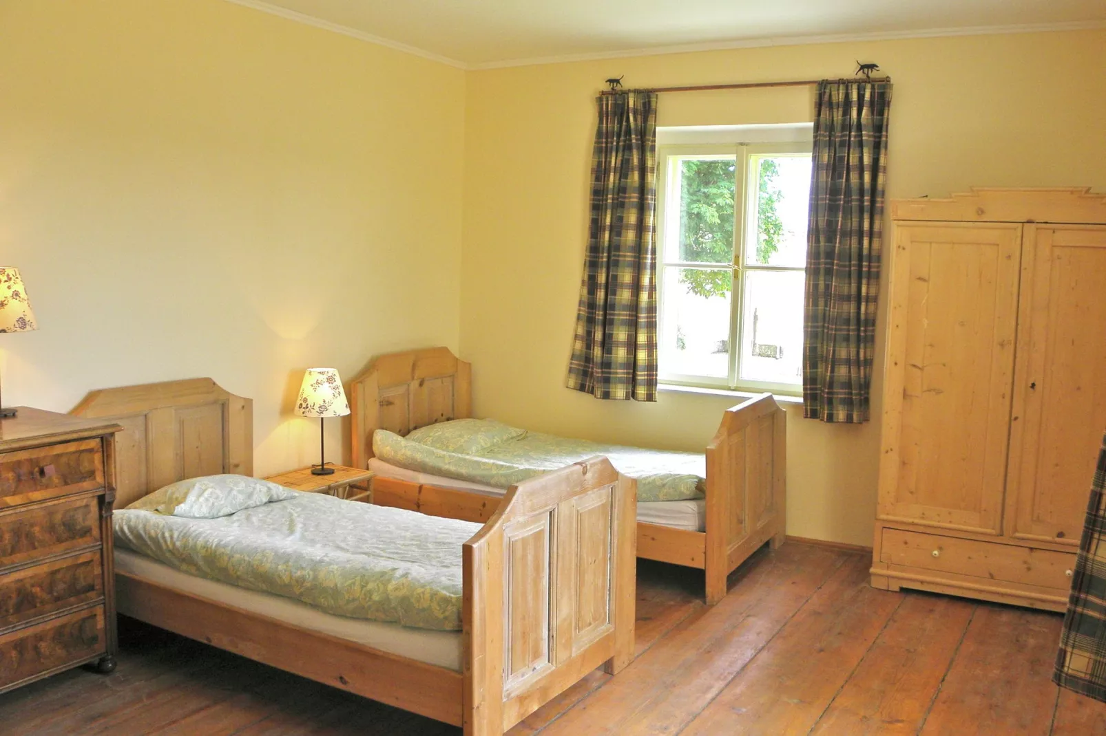 Fara-Bedroom