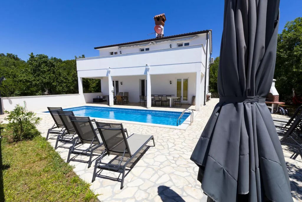 217267-Pool
