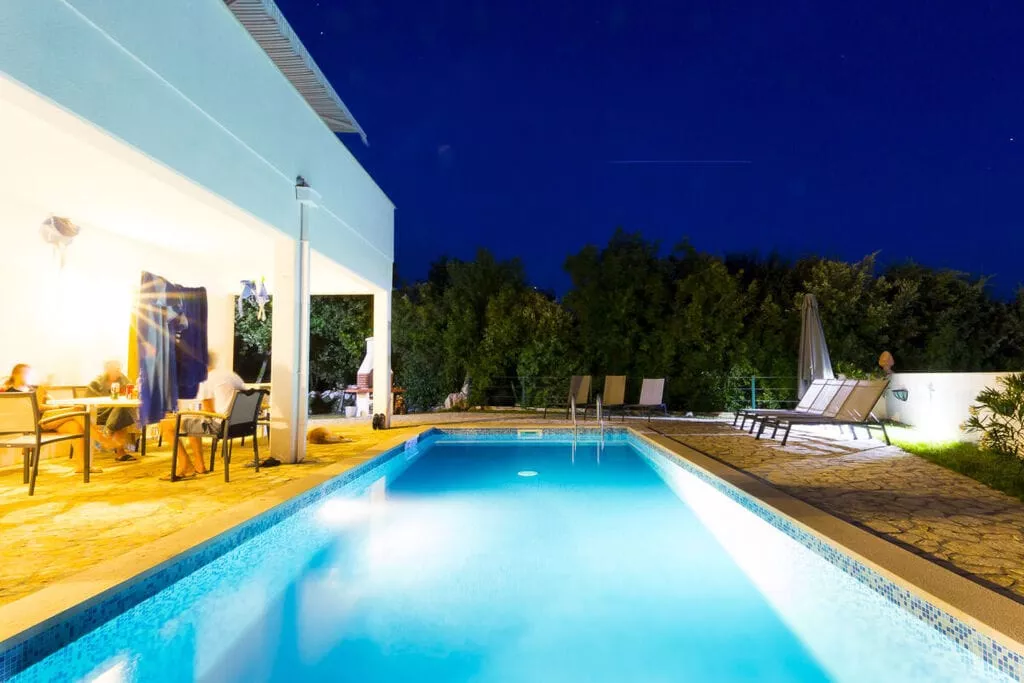 217267-Pool