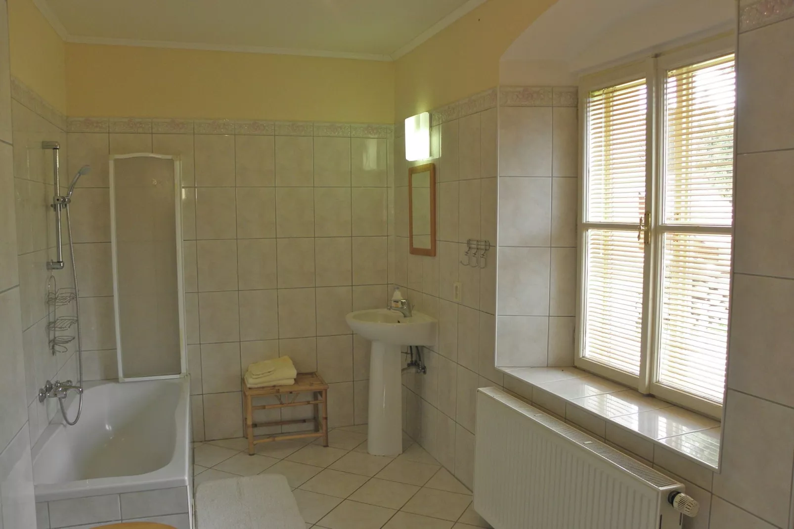 Fara-Bathroom