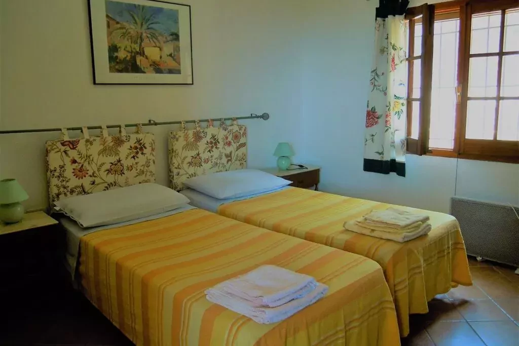 216845-Bedroom