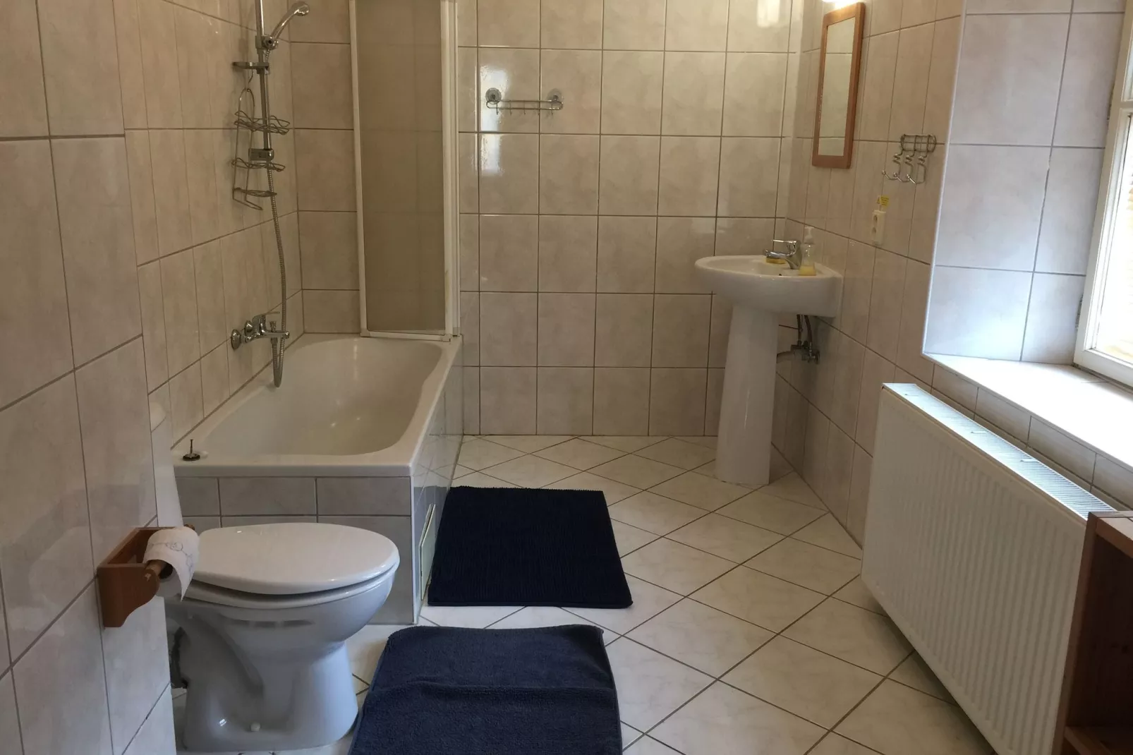 Fara-Bathroom