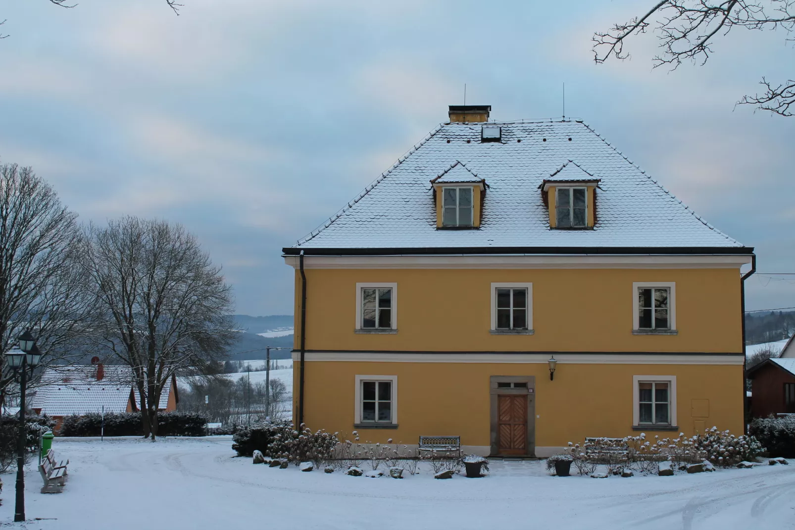 Fara-Exterior winter