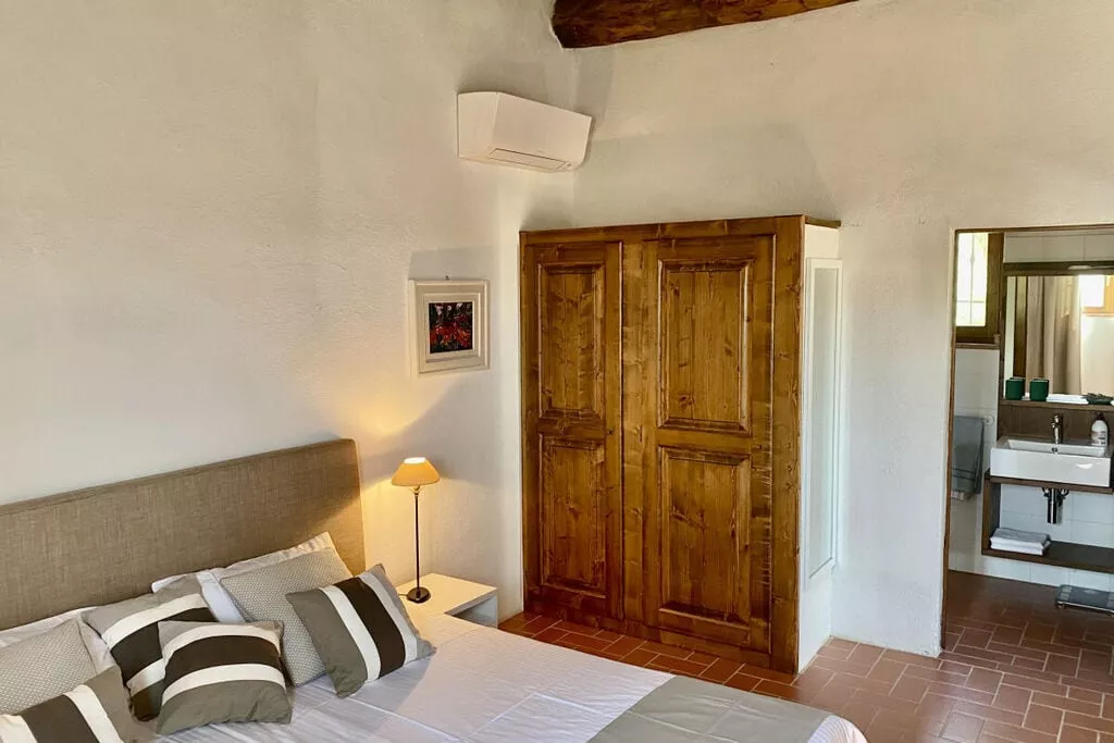 217942-Bedroom