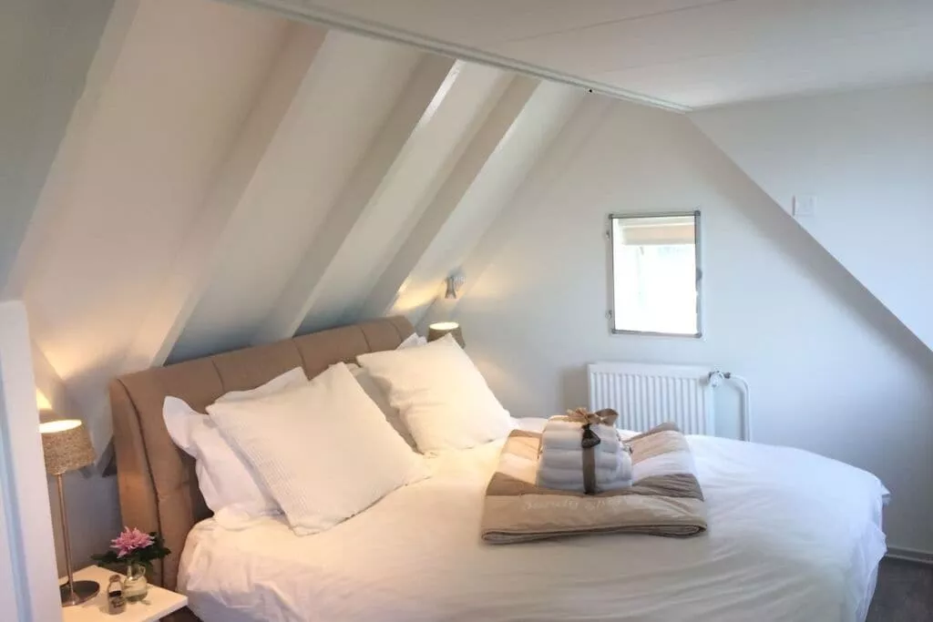 180352-Bedroom