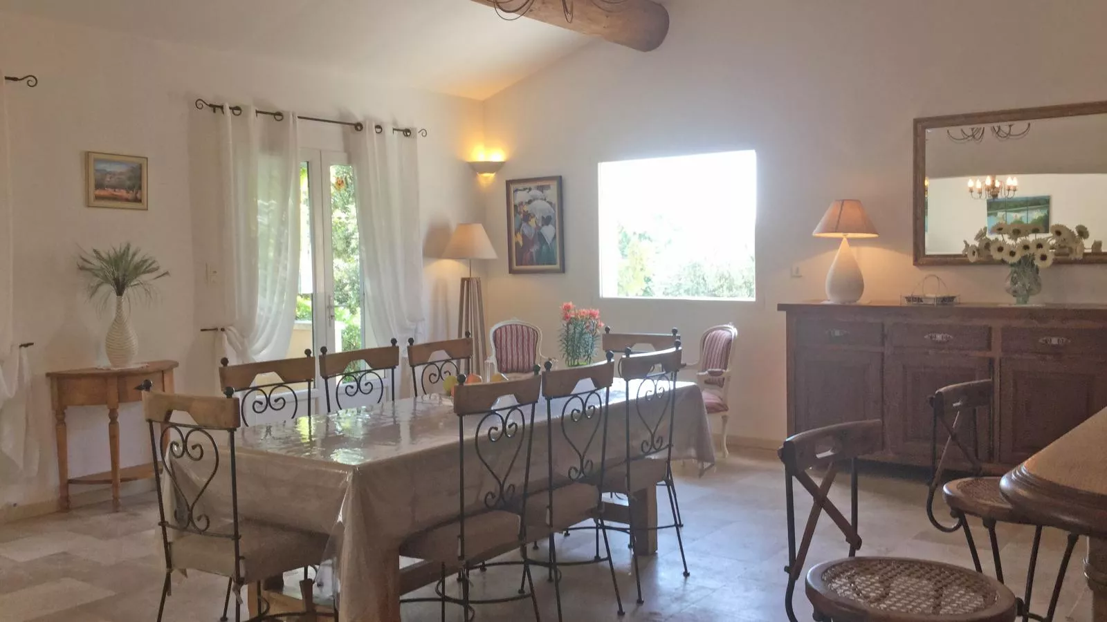 La Cadeline-Dining room