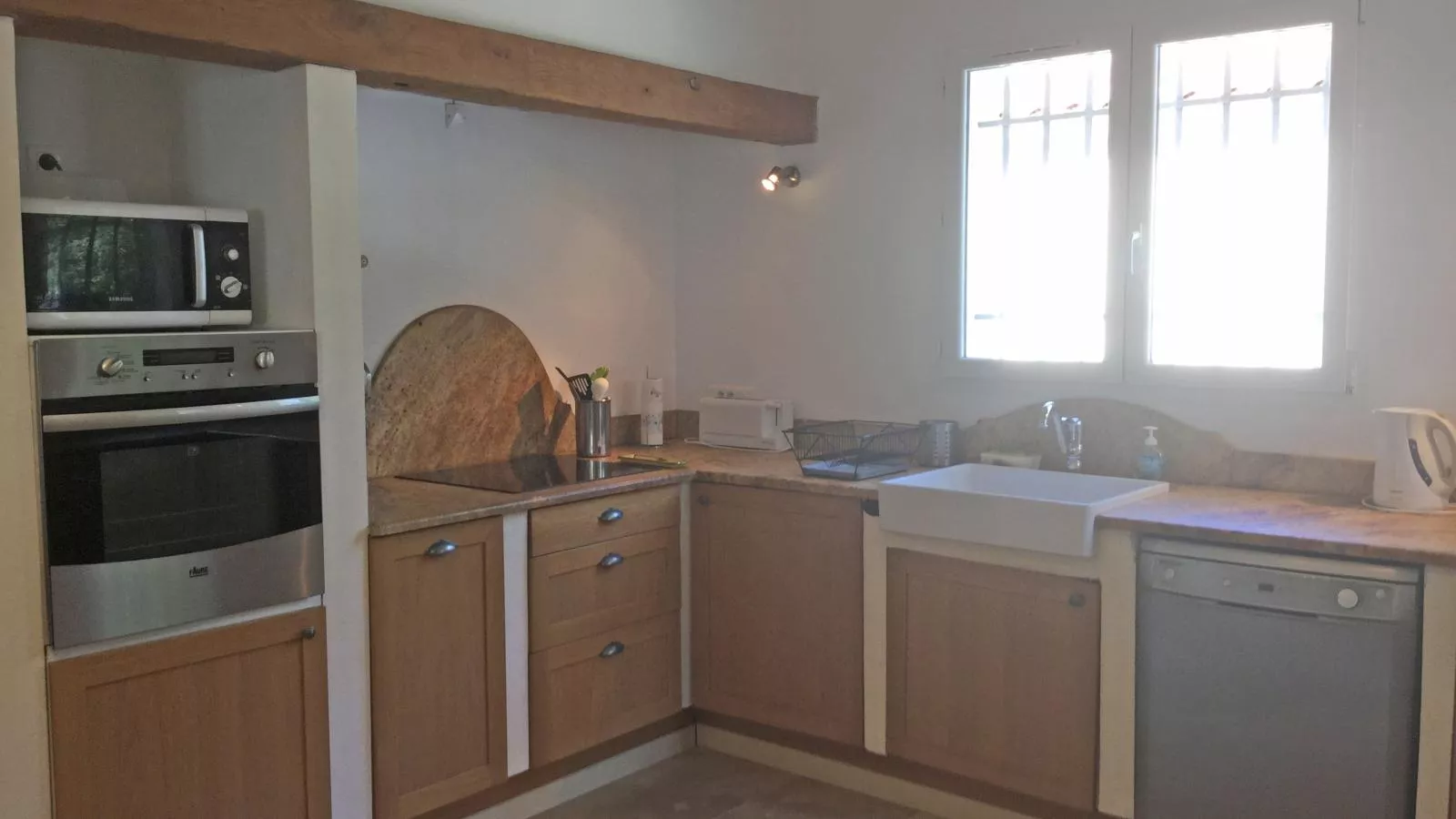 La Cadeline-Kitchen