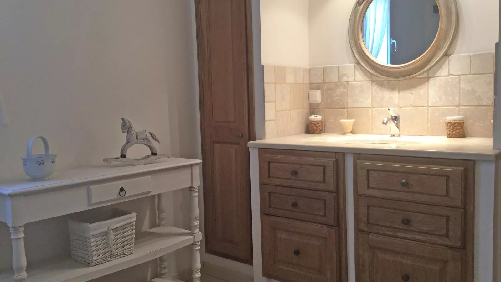 La Cadeline-Bathroom