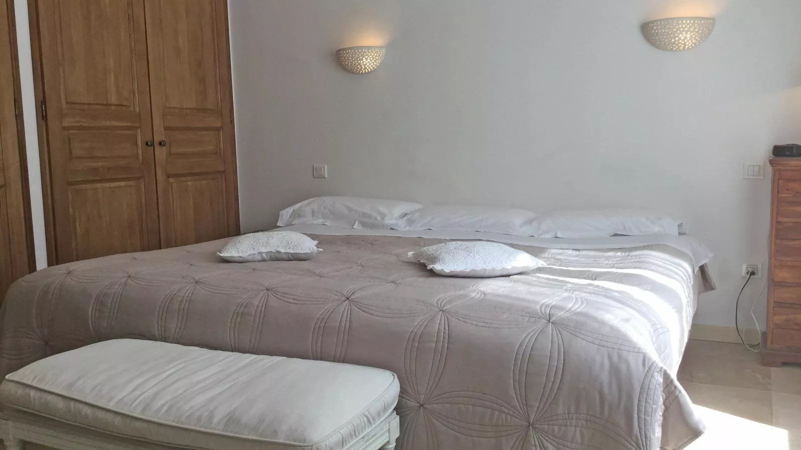 La Cadeline-Bedroom