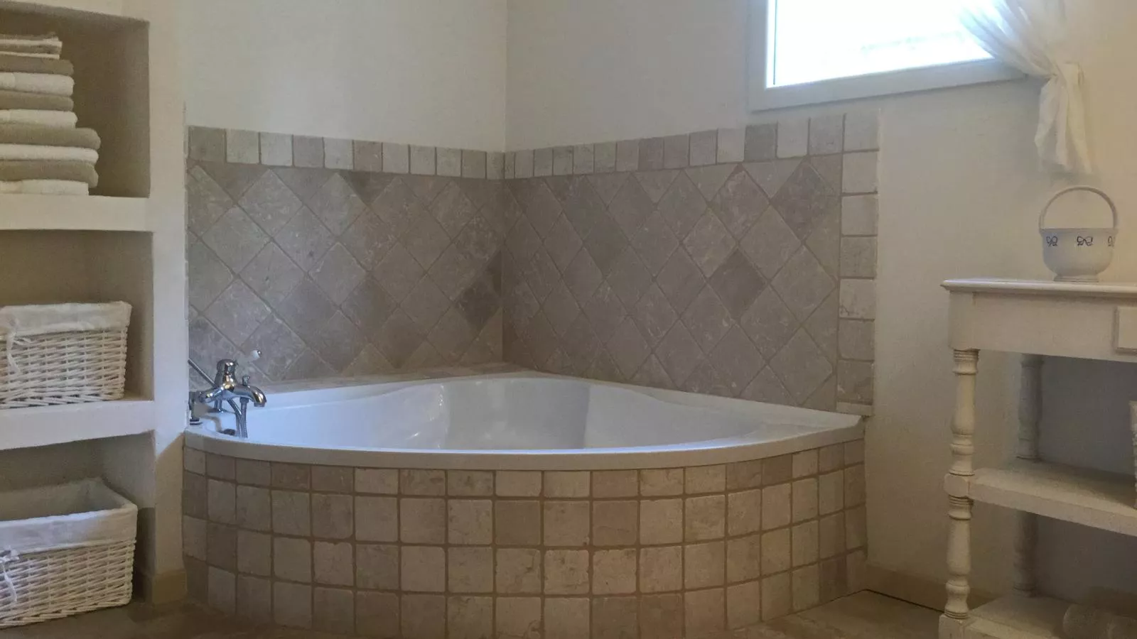 La Cadeline-Bathroom