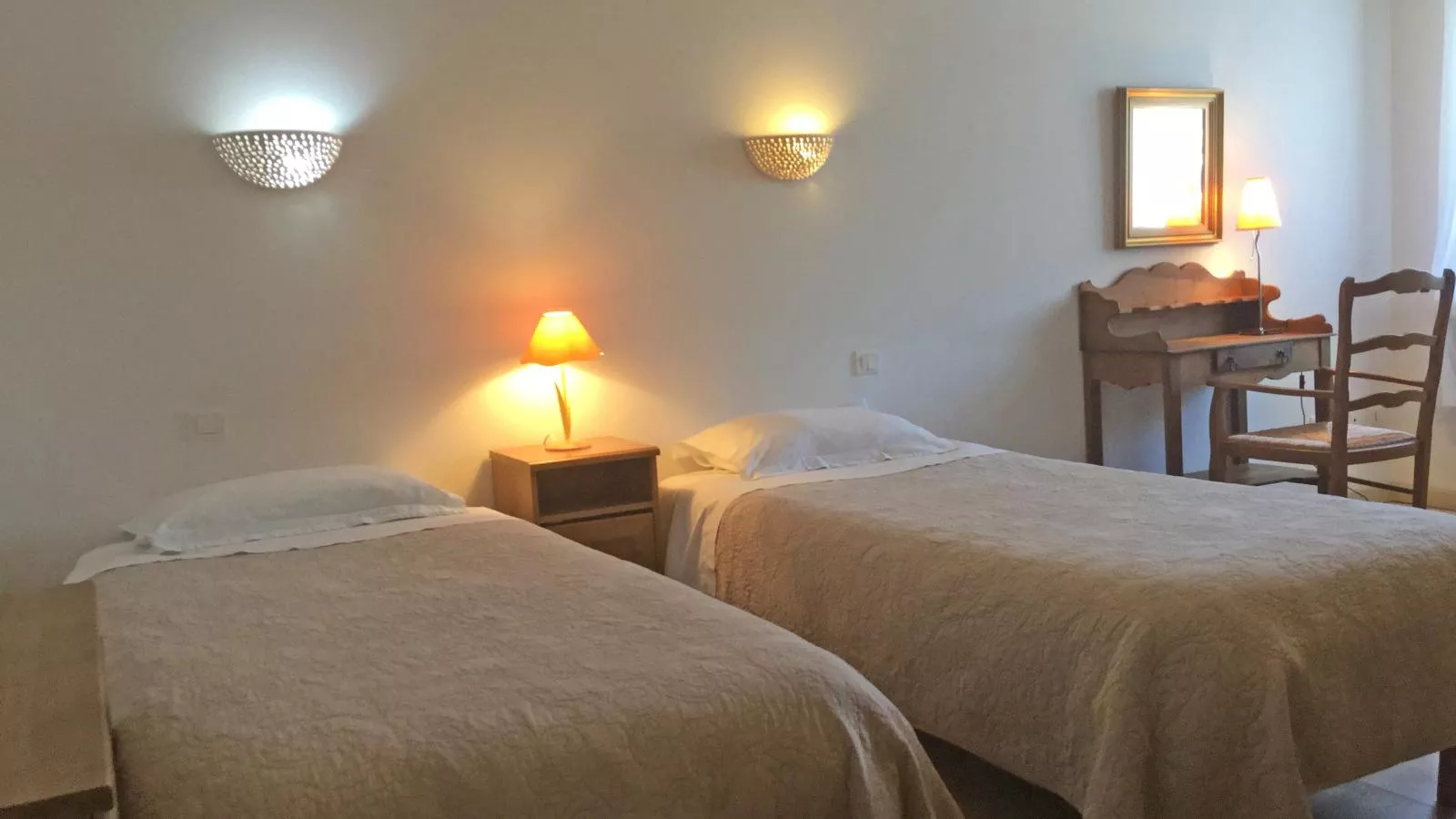 La Cadeline-Bedroom